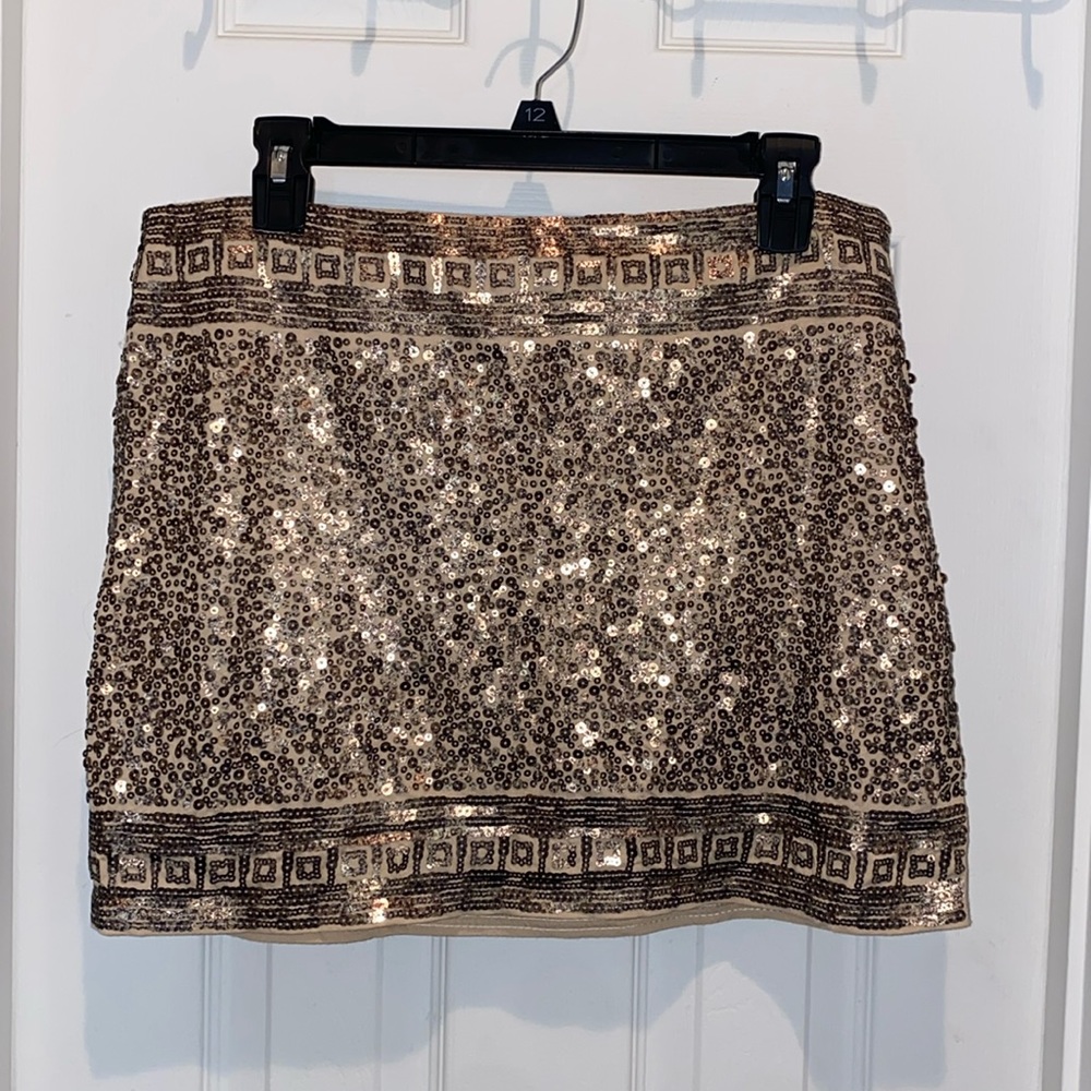 NWT Fully Lined Gold/Nude Sequin Mini Skirt Size M